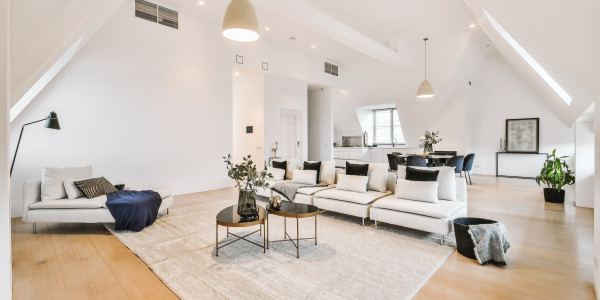 Compraventa de Inmuebles en Les Corts · Tríplex