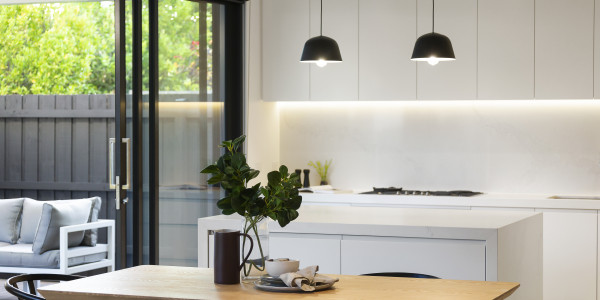 Inversores, Intermediarios, Agentes y Brokers Inmobiliarios en Sants-Montjüic · Plantas Baja